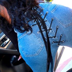 Beautiful fit jeans with stylish string.